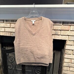 Sleeveless v neck vest, tank, size small, EUC